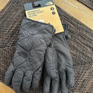 NWT North Face Women's Black Quilted Gloves
